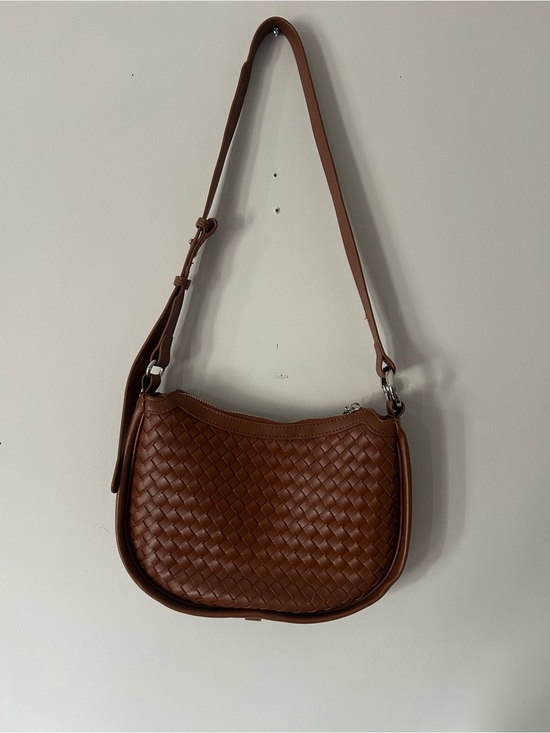 no tags Handbags - Woven vegan Leather Shoulder Bag in Brown